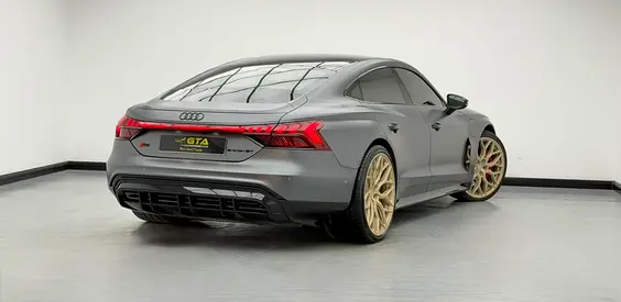 صورة 4 لـ 2022 AUDI E-TRON GT