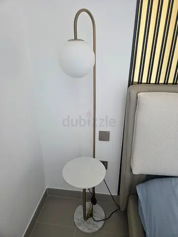 Floor lamp with built-in marble side table - gold finish