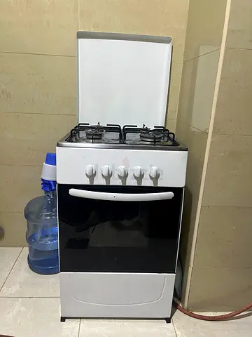 Used freestanding gas stove - good working condition, oven not working, gas cylinder not included
