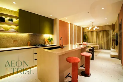 Modern Studio | Boulevard View | Lucky Oasis