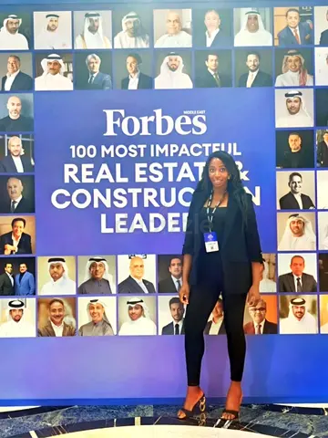 PROFESSIONAL EVENT HOSTESS