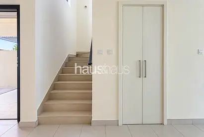 6 Cheques | Unfurnished | Keys ready