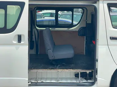 صورة 13 لـ 2018 Toyota HIACE