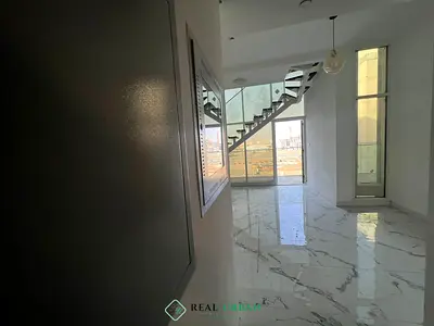 Duplex | Ready To Move | Mid Floor