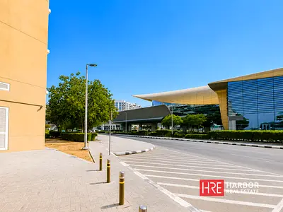 Directly by Metro | Spacious Layout | Investment Deal