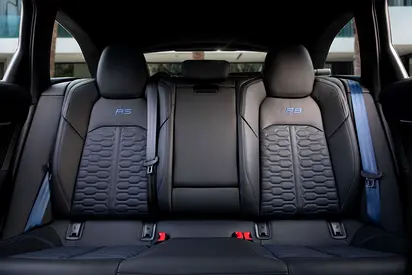صورة 12 لـ 2025 AUDI RS6