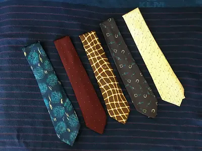 5 Original Vintage ANDRE GHEKIERE (FRANCE) Classic Silk Ties