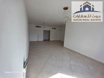 شقة 3 غرف وصالة في النباعة مقابل مبارك سنتر، على الشارع العام، تكييف وغاز مركزي، خزائن بالحائط وباركن، 49 ألف