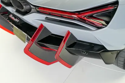 صورة 11 لـ 2024 Lamborghini REVUELTO