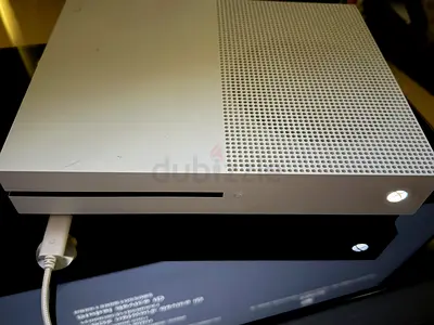 Xbox One S 1TB White Console - Good Working Condition-new gen gamesir controller قابل للتفاوض