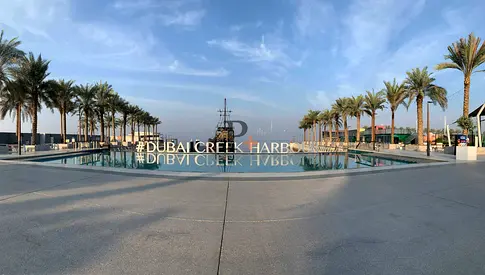Flexible Cheques Stunning High Floor Creek View