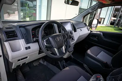 صورة 18 لـ 2026 Toyota HIACE