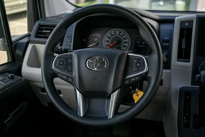 صورة 14 لـ 2026 Toyota HIACE
