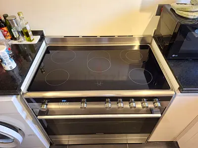 Siemens iQ 700 five hobs electric ceramic stove latest model same like new condition