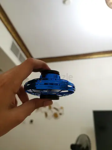 Handheld flying UFO toy - blue hover spinner CHARGER IS INCLUDED