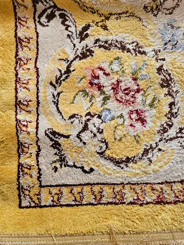 Beautiful Traditional Floral Patterned Carpet (160x230 cm) - Freshly Washed!