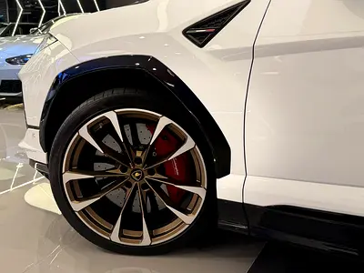 2024 Lamborghini URUS photo 5