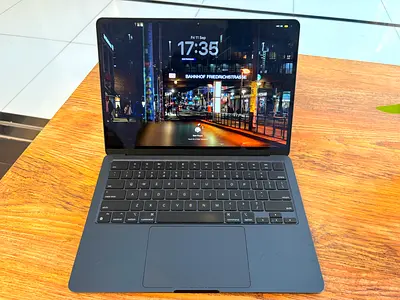 Macbook Air M2 13 inch 256GB Warranty June 2027