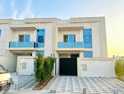 🏡 Modern townhouse for sale featuring luxury finishes, recessed lighting (spotlights), and natural stone facades.