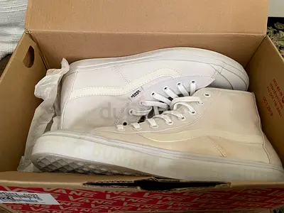 Vans Dazie Hi White Sneakers - Women's Size 9 (New in Box)