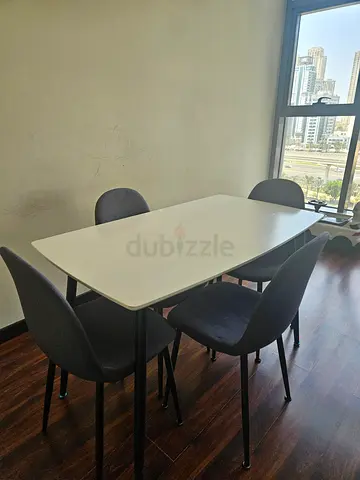 4 seater dinning table