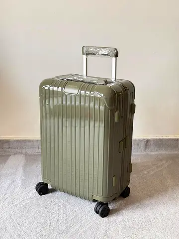RIMOWA ESSENTIAL