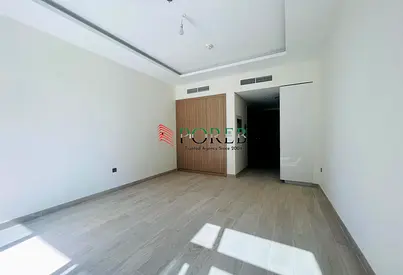 XL Studio | High Floor | 4 cheques
