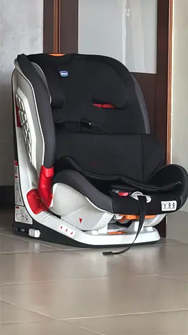 Chicco infant/ toddler car seat - excellent condition