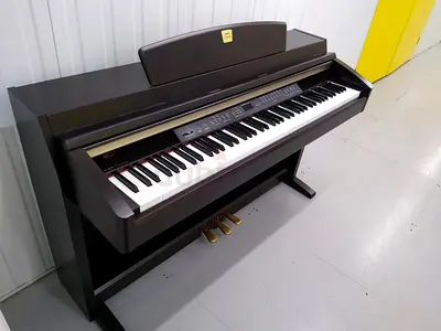 Used Yamaha digital piano CLP 240 - classic dark wood finish, 88 keys, pedals