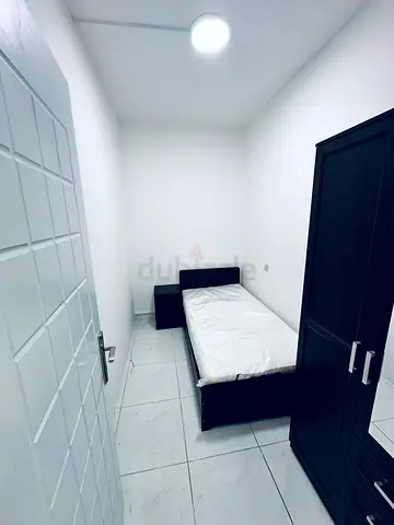 Room with partition for 1 Philippines or Russian lady in Shekh Zaid road close metro