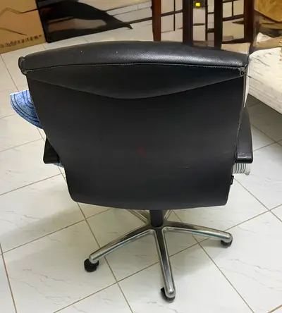 Black leather swivel office chair with armrests — good condition
