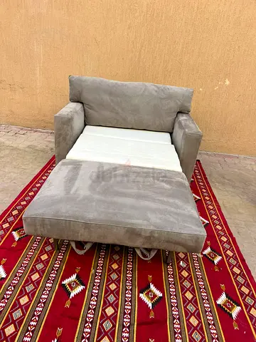 Looking Great Crate&Barrel Axis Single Bed