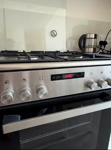 Stainless steel gas cooker with oven - good condition