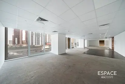 Near Metro | 5 Parkings | Vacant