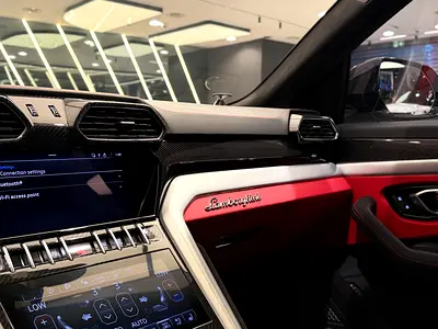 2024 Lamborghini URUS photo 8