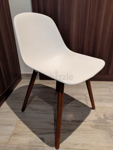 White Modern Chair with Wooden Legs