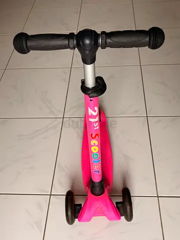 Pink three-wheel kids scooter - good condition