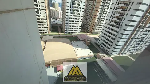 اجمل غرفتين وصاله بابراج عجمان ون/ غرف ماستر/بلكونه باطلاله مميزه على الحديقة/غرفه مخزن وغسيل