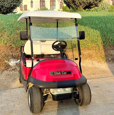 Club Car 4-Seater Golf Cart – Red – Excellent Condition