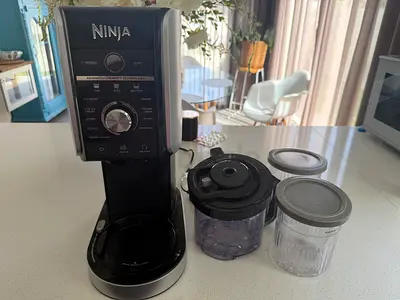 Ninja CREAMi Deluxe Ice Cream & Frozen Treat Maker (CREAMi Deluxe) - Used