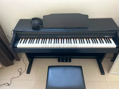 Roland digital piano with bench and pedals - excellent condition