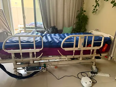 Electric Hospital/Medical Bed with Mattress