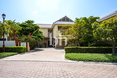 Expansive Plot | Private Pool | Vacant on Transfer