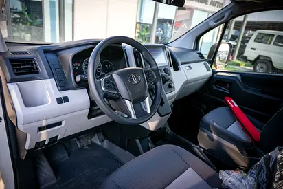 صورة 18 لـ 2026 Toyota HIACE