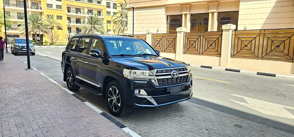 Pristine 2018 Toyota Land Cruiser VXR v8GCC Specs