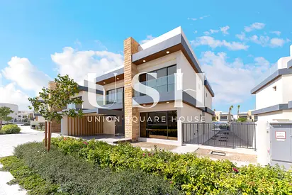 Ready | Independent villa | On the lagoon