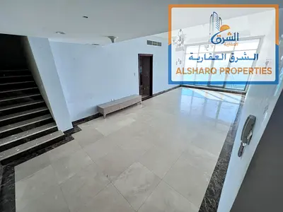 Duplex with a full sea view in a prime, vibrant location; includes free parking and central gas. Fully furnished to hotel standards.