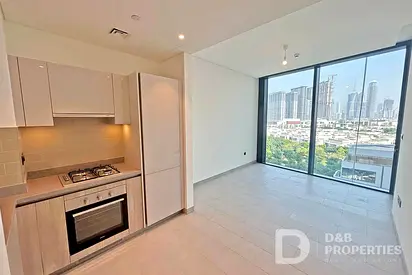 Study Room | Downtown View | Low Floor
