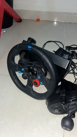 Logitech racing wheel with pedals (PS3/PS4 compatible) - used