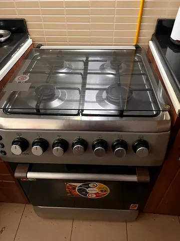 4-Burner Gas Cooker with Oven - Good Working Condition